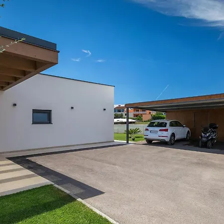 Lena Lux Дом отдыха