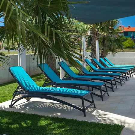 Lena Lux Дом отдыха Пула