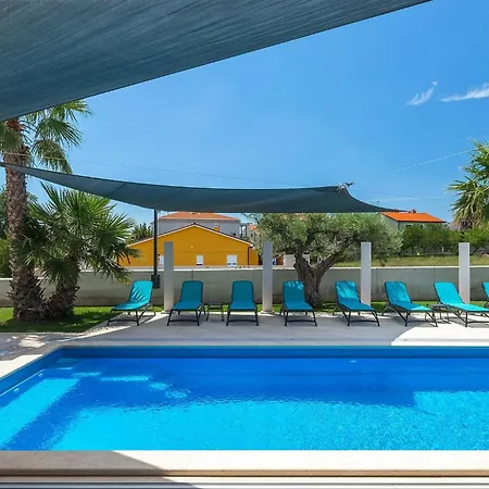 Дом отдыха Lena Lux Пула