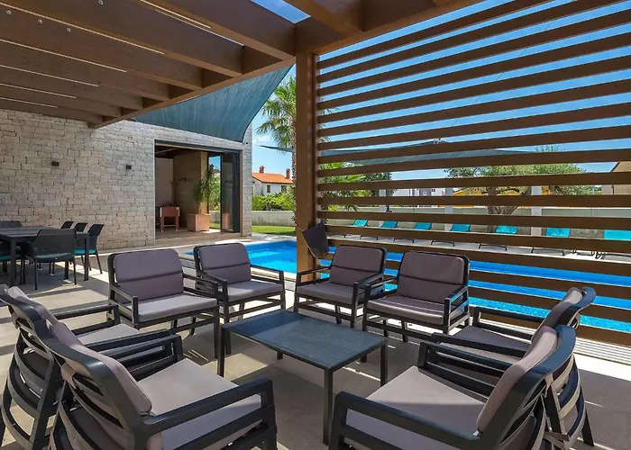 Lena Lux Feriehus Pula