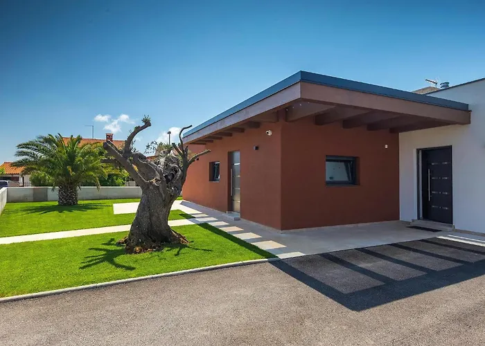 Lena Lux * Πούλα