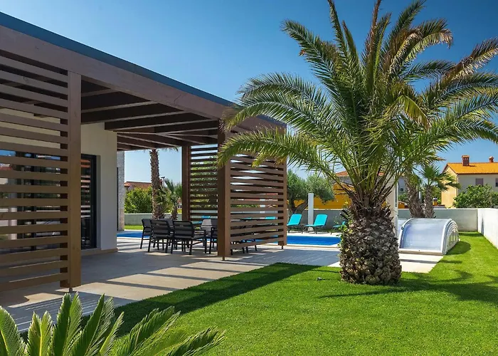 Lena Lux Feriehus Pula