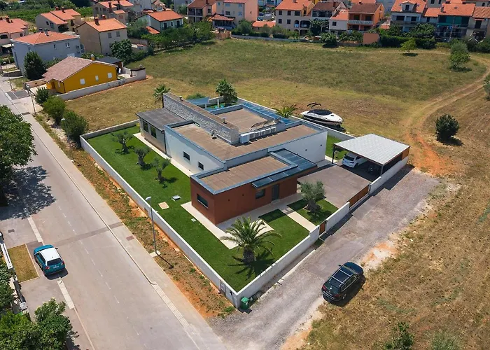 Lena Lux * Πούλα